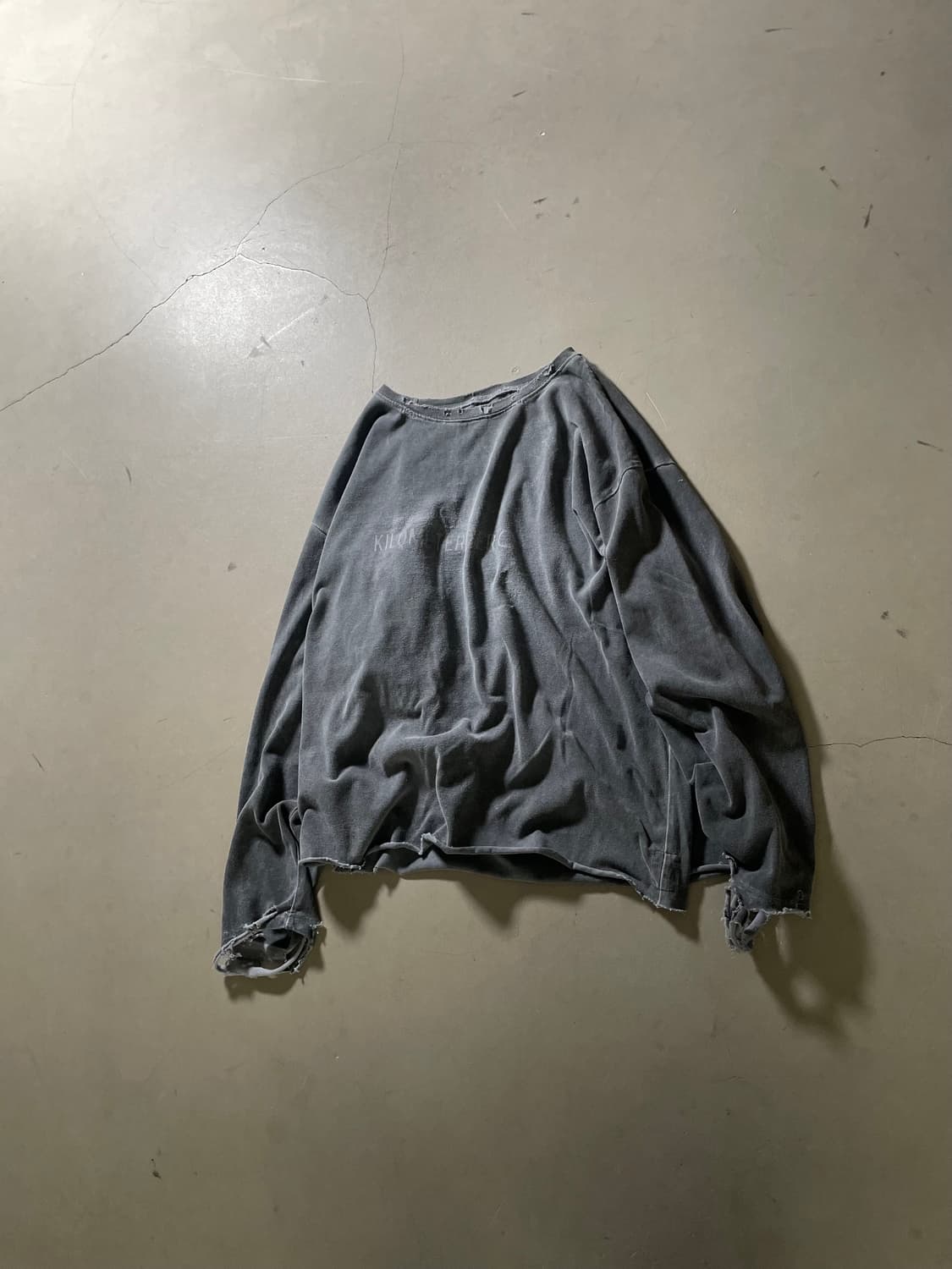 KZ Atelier Distressed Long Sleeve Tee 상품이미지1