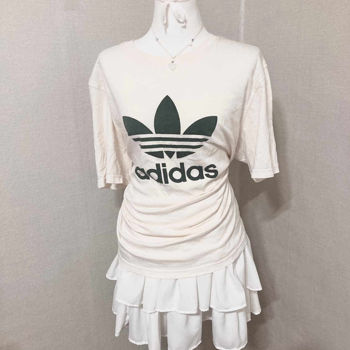 아디다스 크림카키 빅로고반팔티 L 상품이미지1