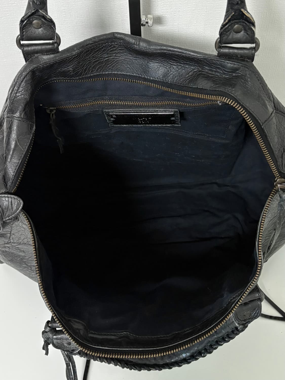 발렌시아가 워크 모터백 블랙 라지 상품이미지9