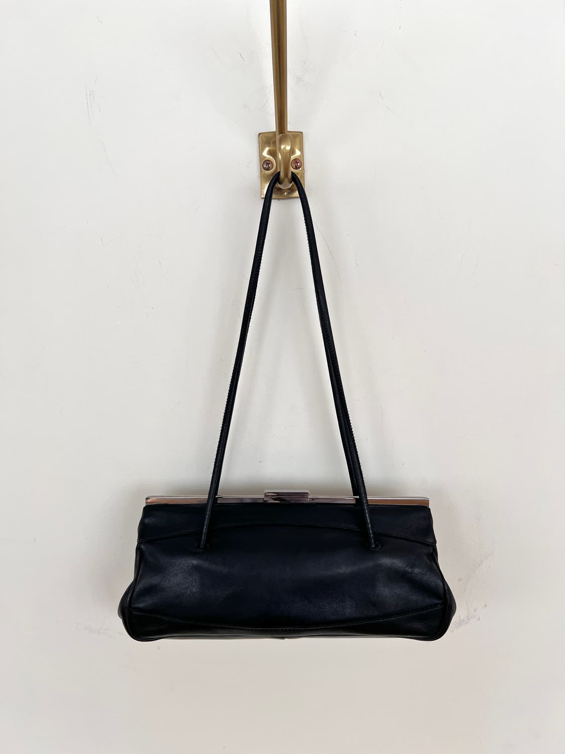 구찌 빈티지 블랙 레더 이스트웨스트 숄더백 상품이미지10