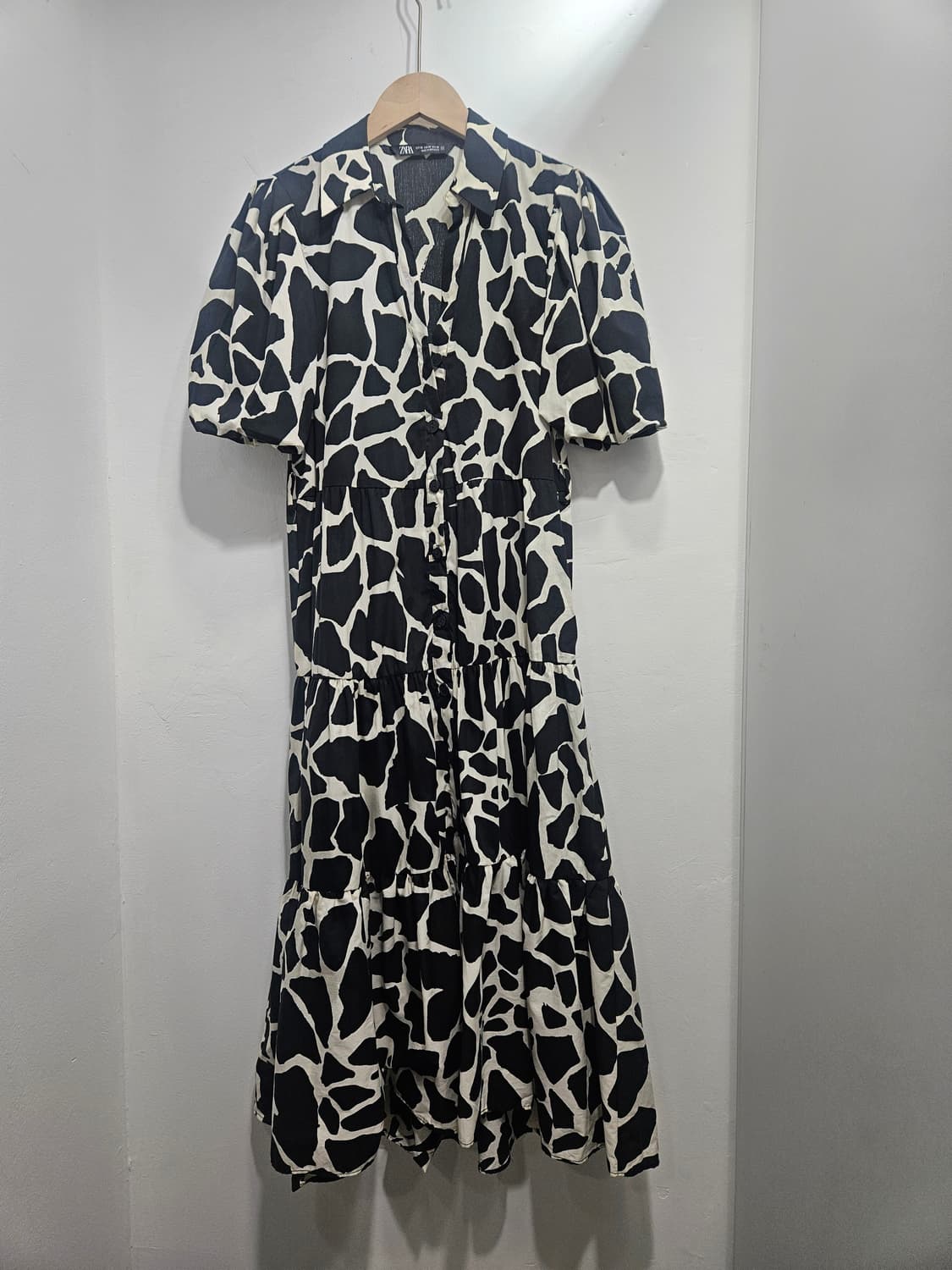 자라(ZARA) 퍼프소매 앞면 단추여밈 롱원피스 상품이미지8