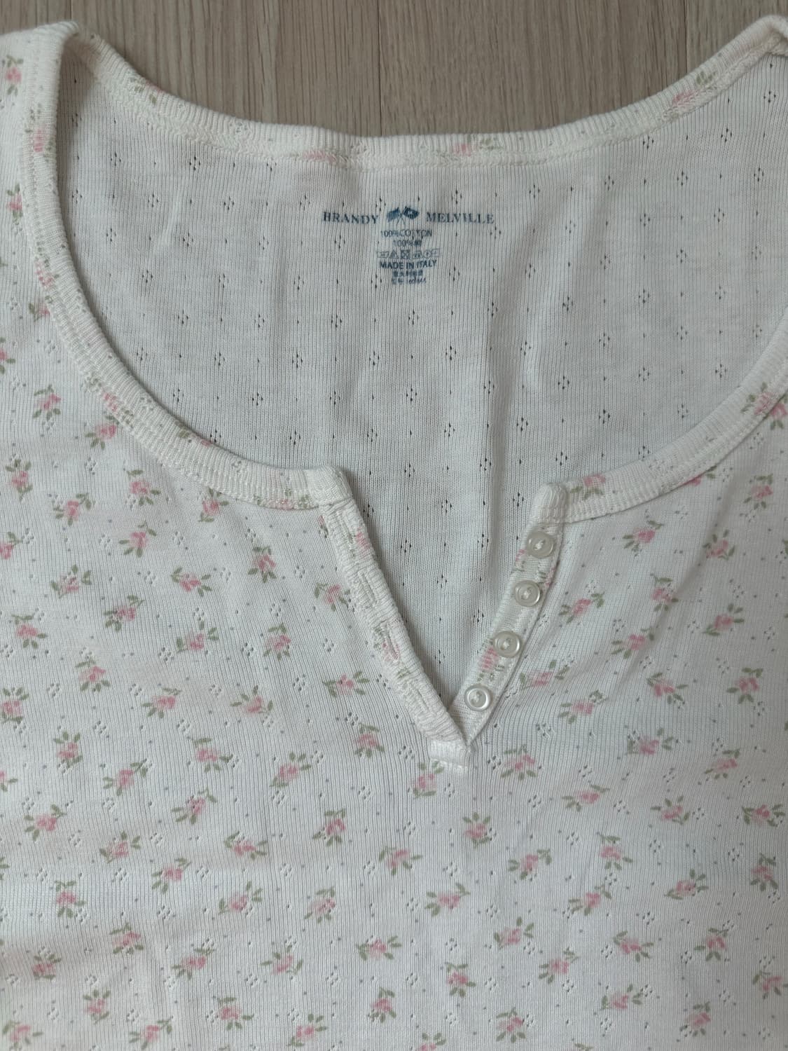 브랜디멜빌 반팔 ZELLY 플로랄 아일렛 헨리넥 티셔츠 상품이미지3