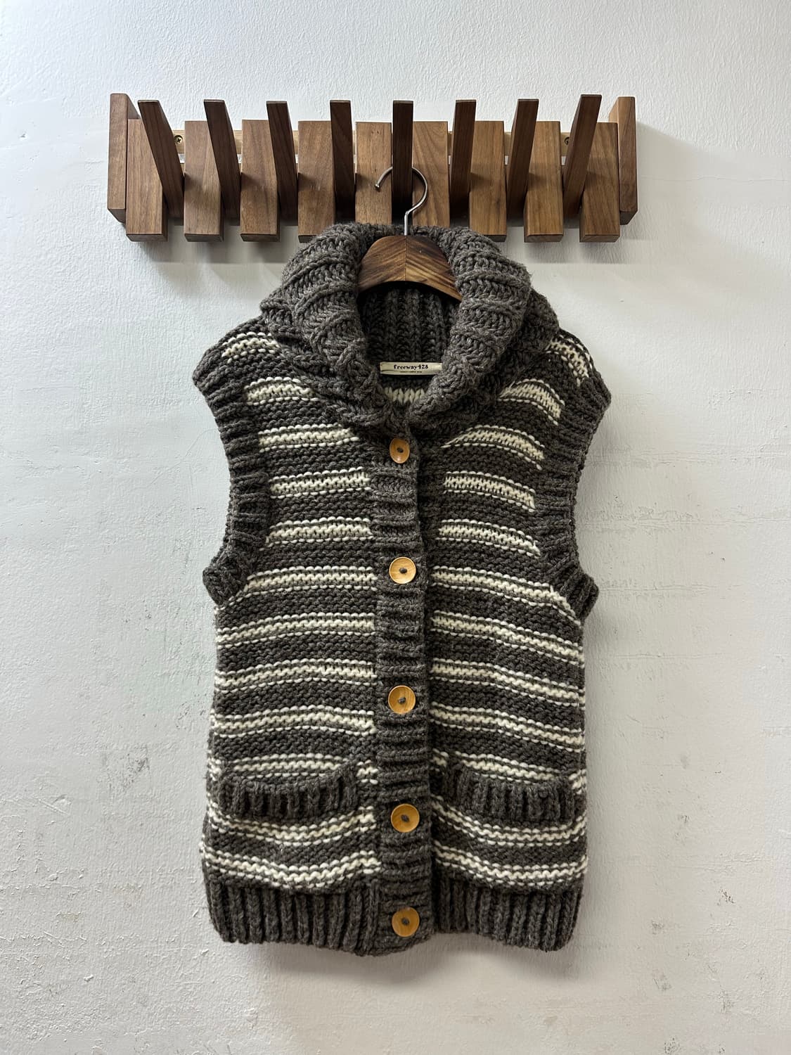 헤비울 우드단추 스트라이프 숄카라 니트 베스트 상품이미지1