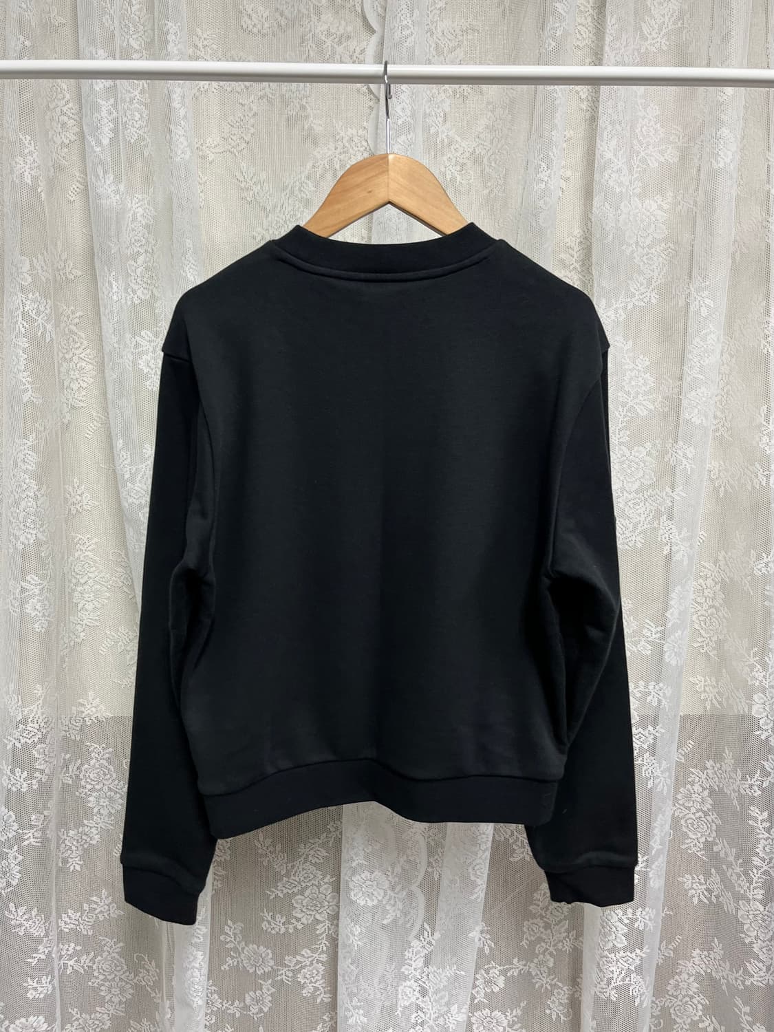 M) 아디다스 패치 로고 크롭 맨투맨 블랙 상품이미지2