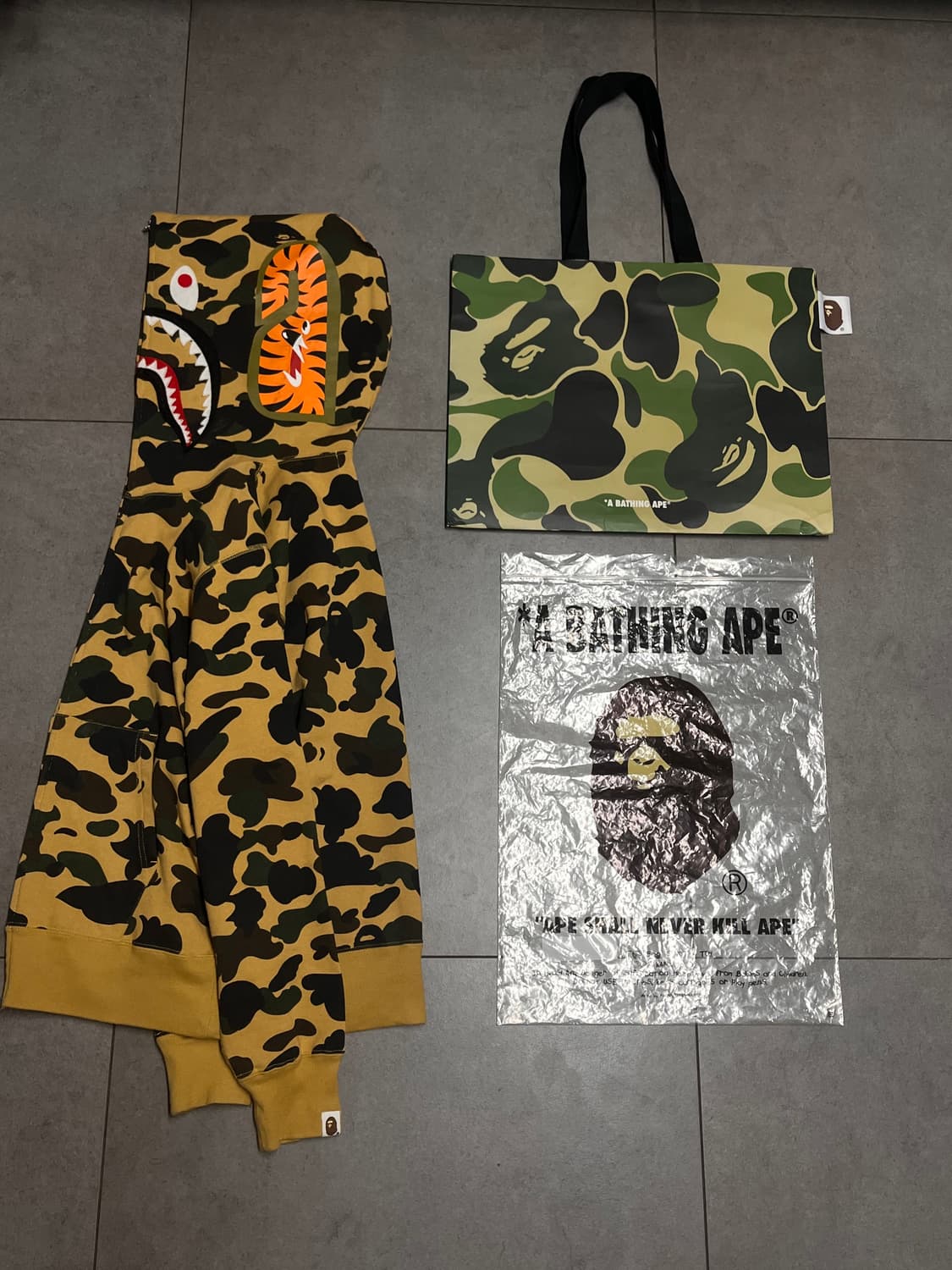 새상품급) 베이프 황계 샤크 후드집업  상품이미지2