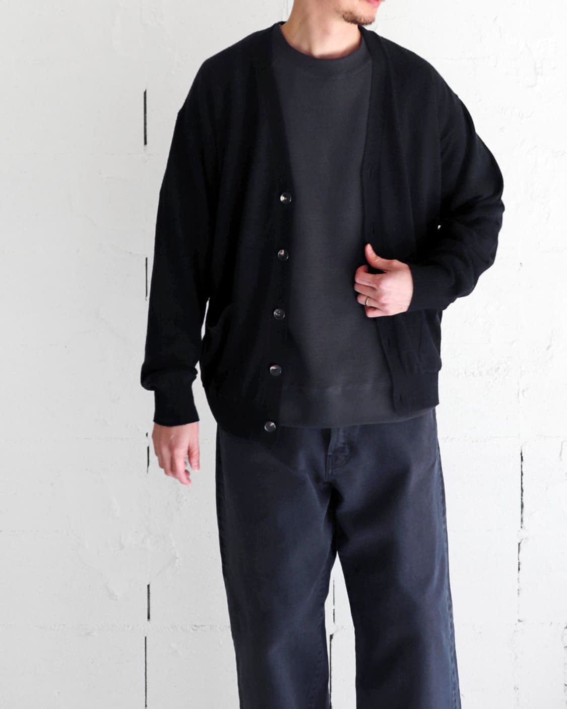 [2] 바토너 silk v neck cardigan black 상품이미지2