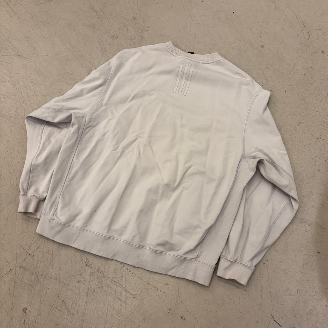 아디다스 이큅먼트 스몰로고 맨투맨 상품이미지3