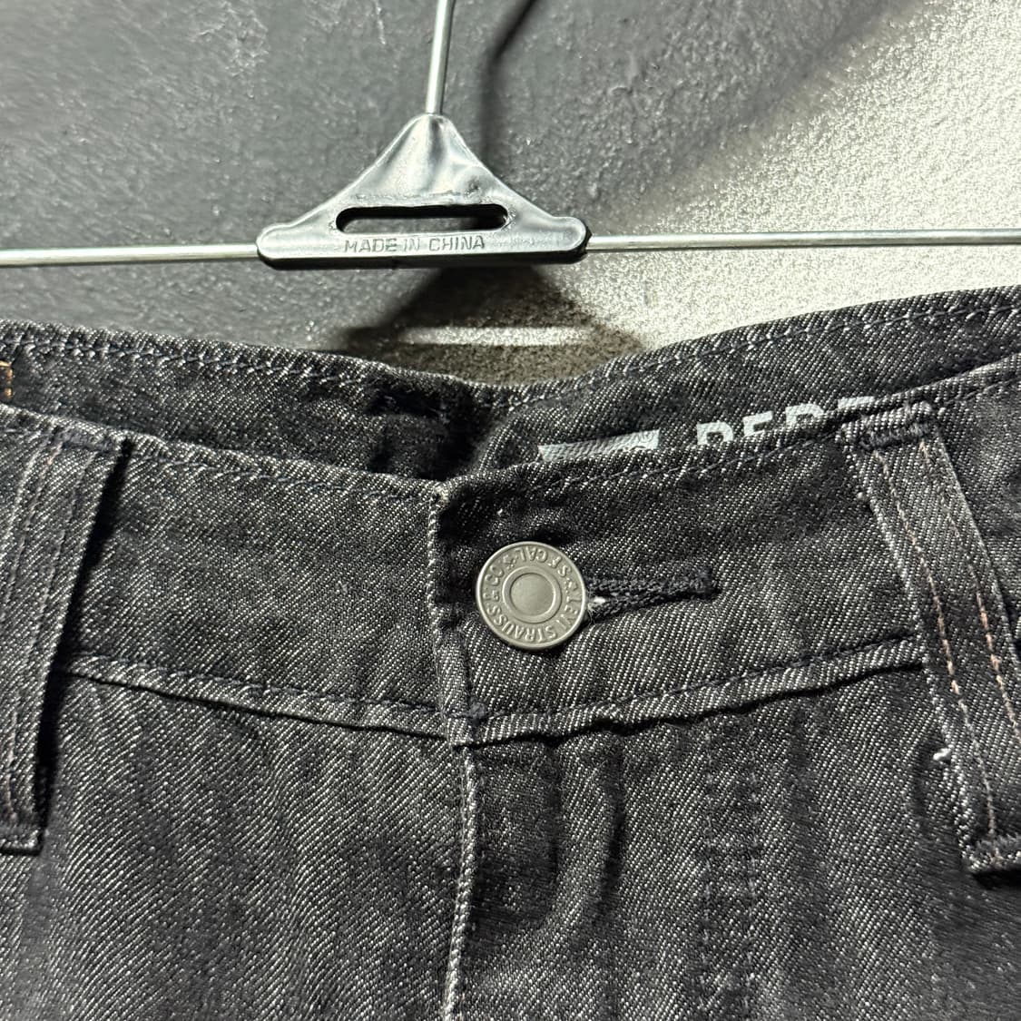 리바이스 프리미엄 511 레더탭 와이드 흑청 데님 팬츠 상품이미지4