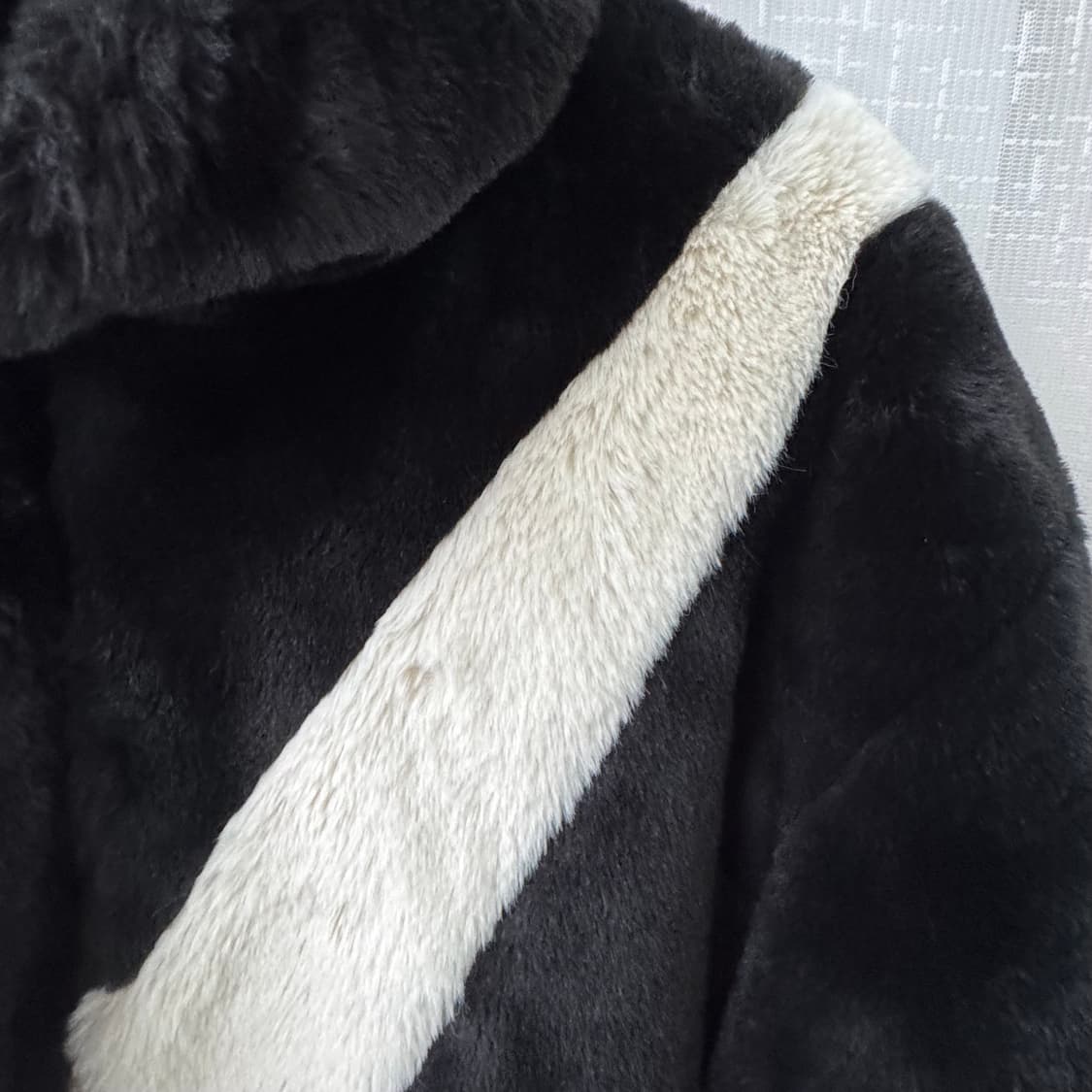 나이키 스우시 블랙/화이트 퍼 자켓 S 상품이미지4