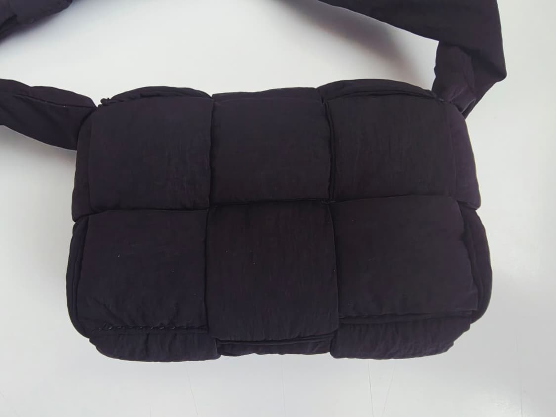 보테가 베네타 패딩 카세트백 미니 (상태 매우좋음) 상품이미지2