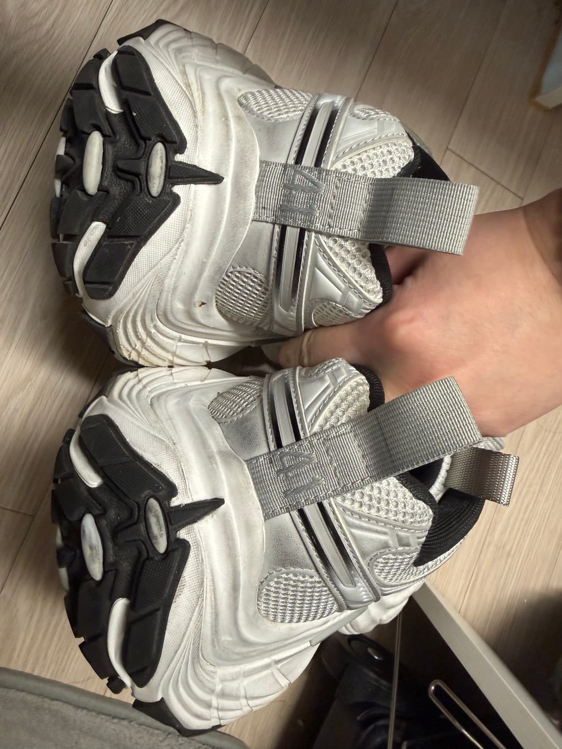 발렌시아가 10XL 스니커즈 화이트 그레이 실버 블랙 상품이미지7