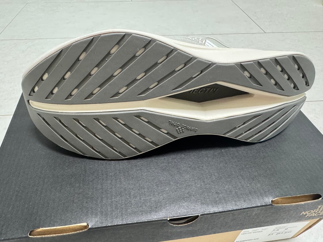 노스페이스 러닝화 VECTIV VERSA 새상품 255  상품이미지2