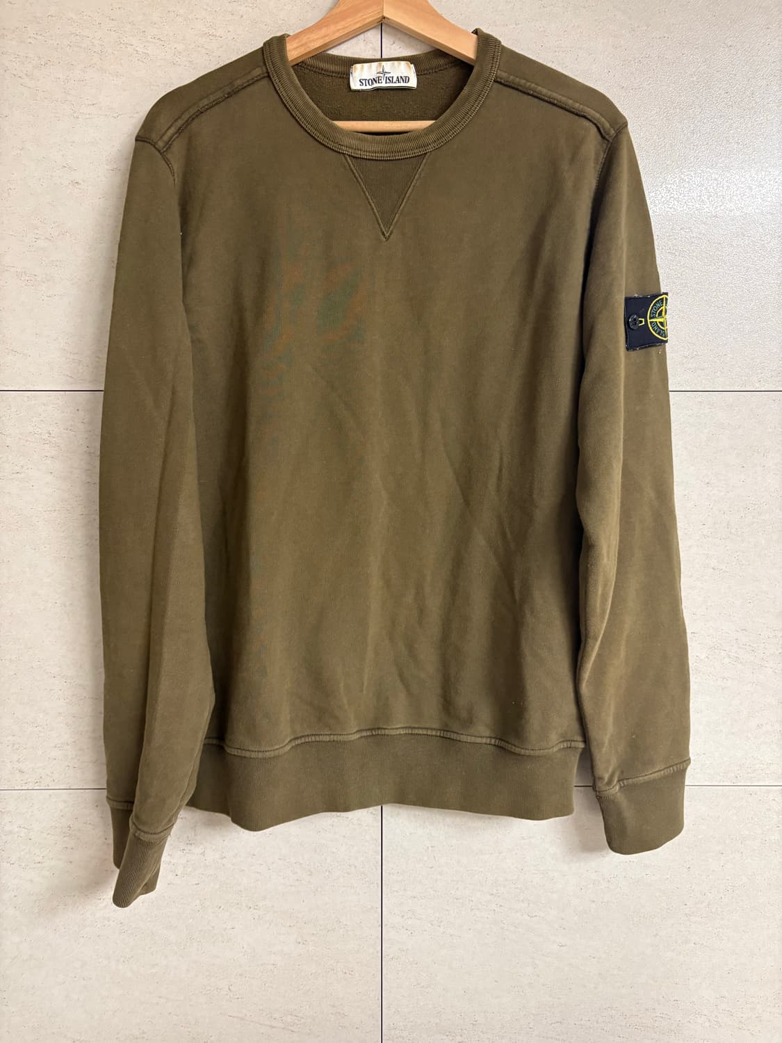 [L] 백화점판 스톤아일랜드 맨투맨 카키 상품이미지1