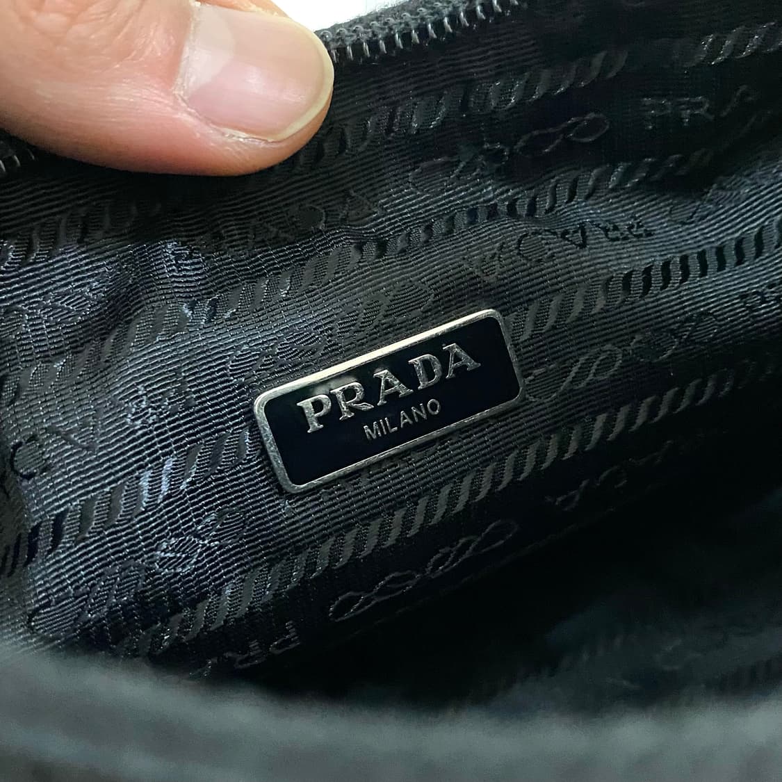 프라다 리에디션 2000 리나일론 테수토 숄더백 블랙 1NE515 상품이미지8