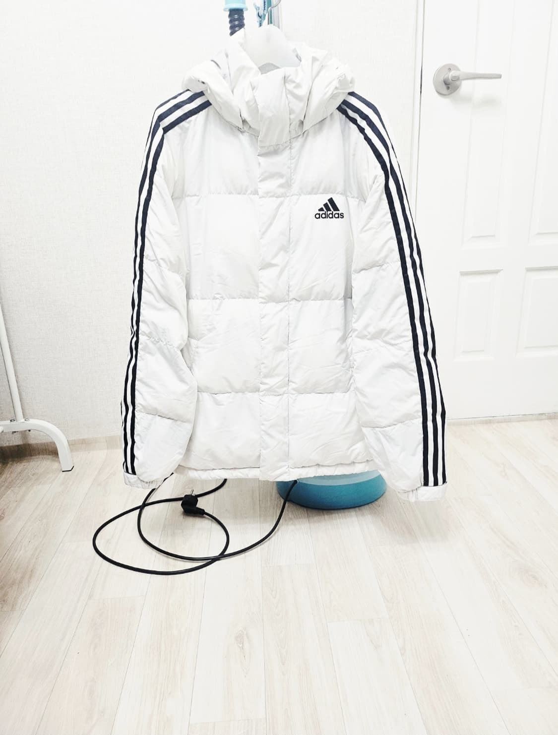 (105~110)XL ☆우주매물☆ 아디다스 3st [흰검] 덕다운패딩 상품이미지1
