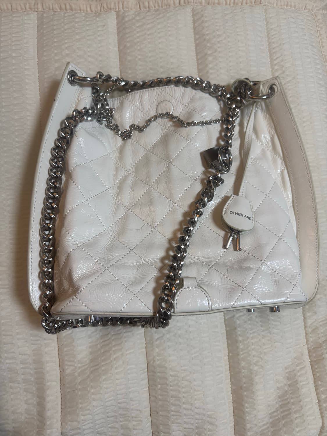 아더앤드 카르마 퀼팅백 아이보리 상품이미지2