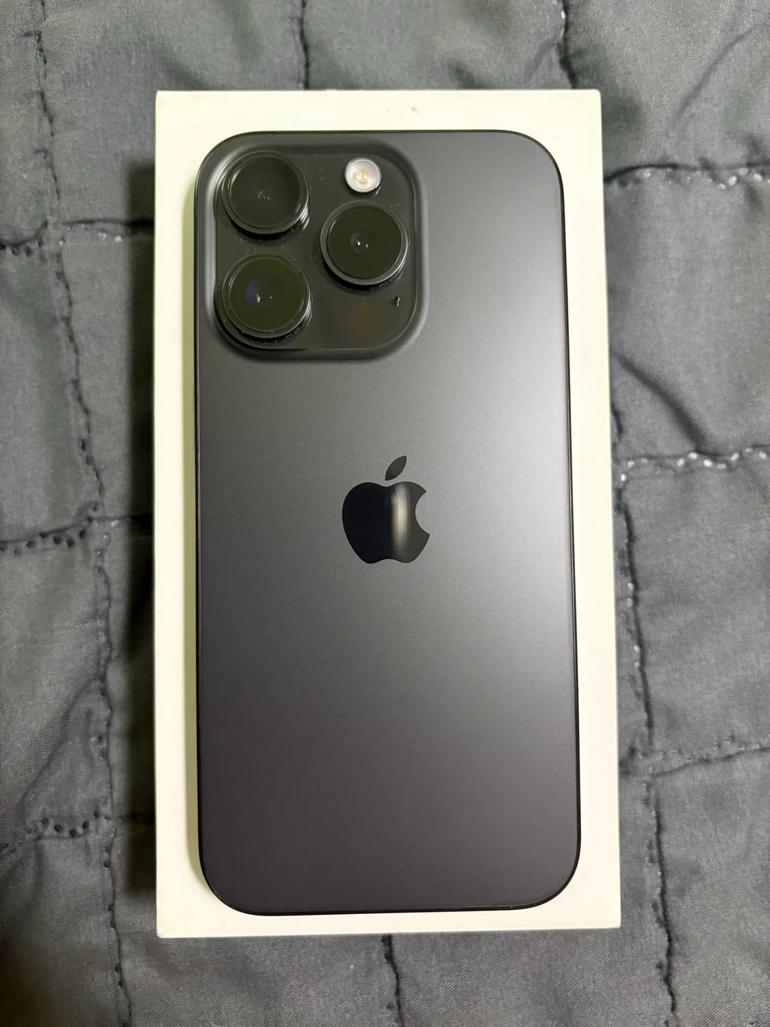 아이폰15pro 블랙티타늄 128g 상품이미지2