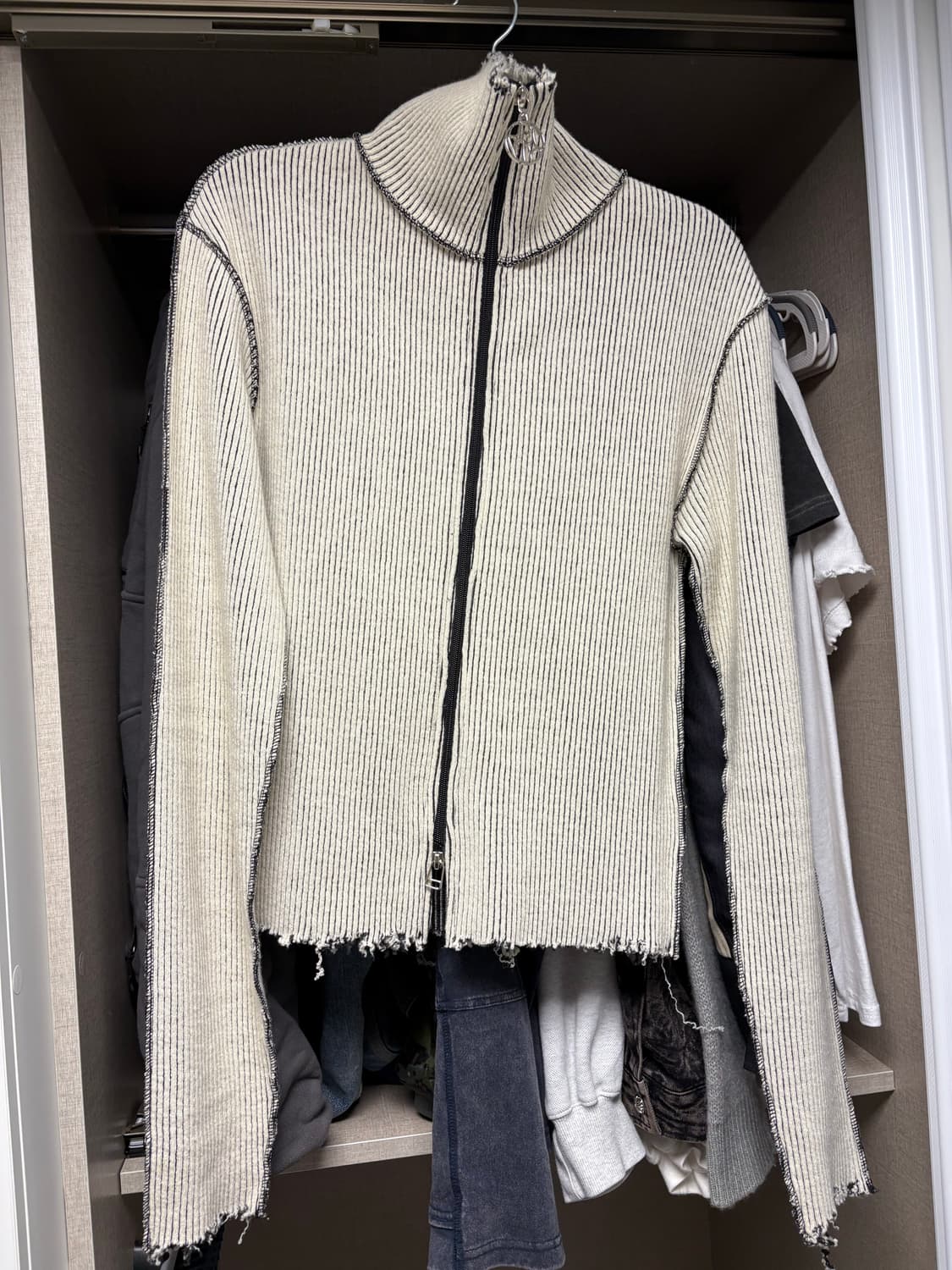 lecyto Destroyed Lip Knit Zip-Up_[Ivory] 상품이미지1