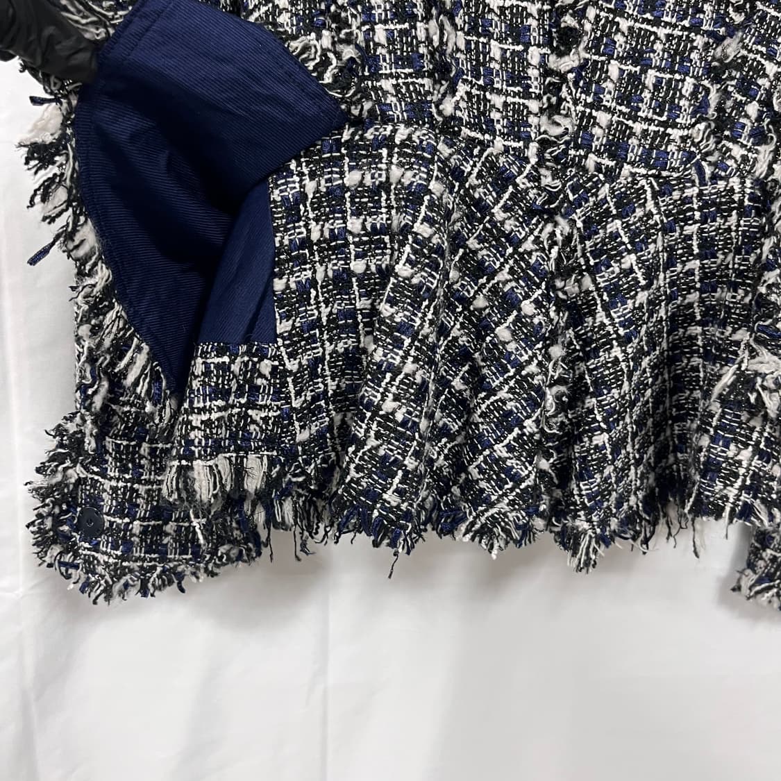 미샤 블랙 앤 화이트 체크 패턴 페플럼 트위드 자켓 상품이미지5