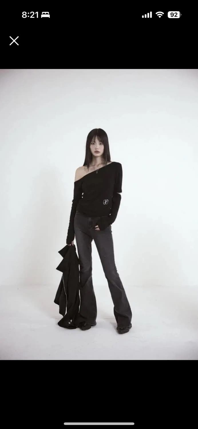 애즈온 shoulder cut out Tee 상품이미지1