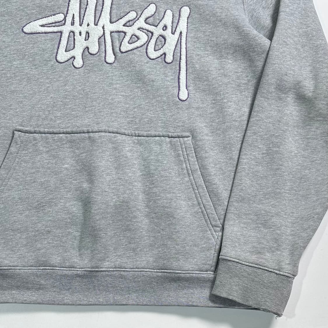스투시 플리스 로고 그레이 후드티  상품이미지4