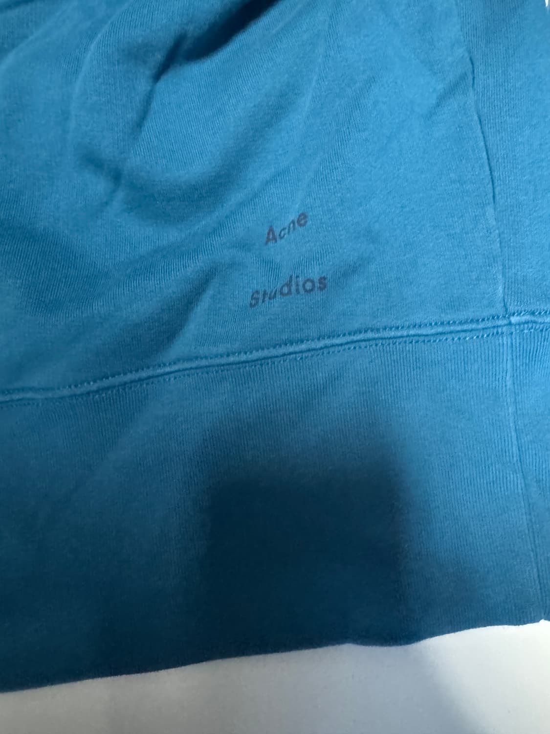 아크네스튜디오 마린 블루 스몰 스팰 로고 맨투맨 S 상품이미지6