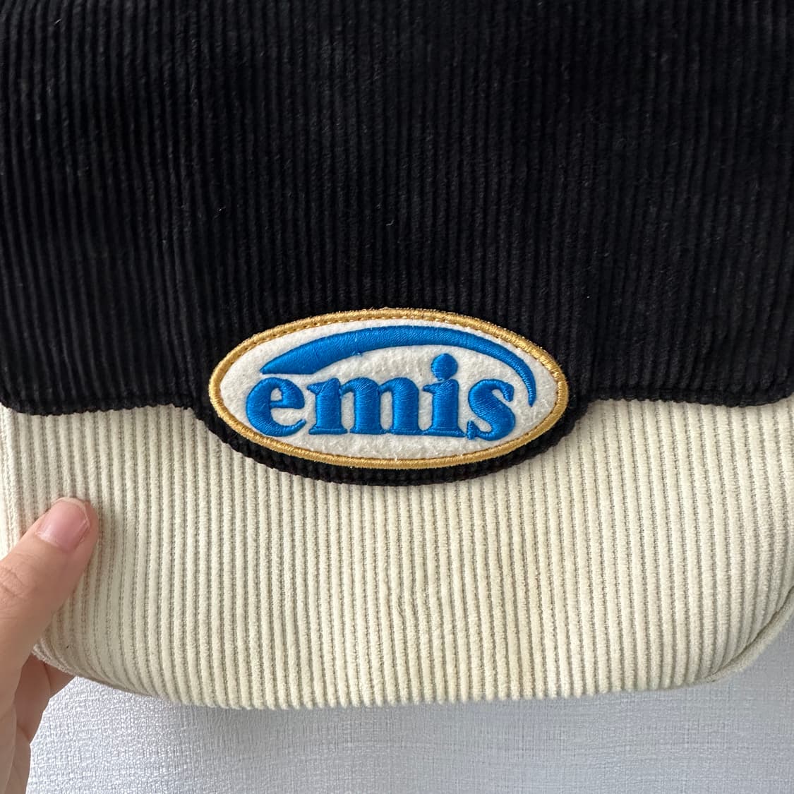 EMIS 이미스 코듀로이 와펜 숄더백 블랙 상품이미지4