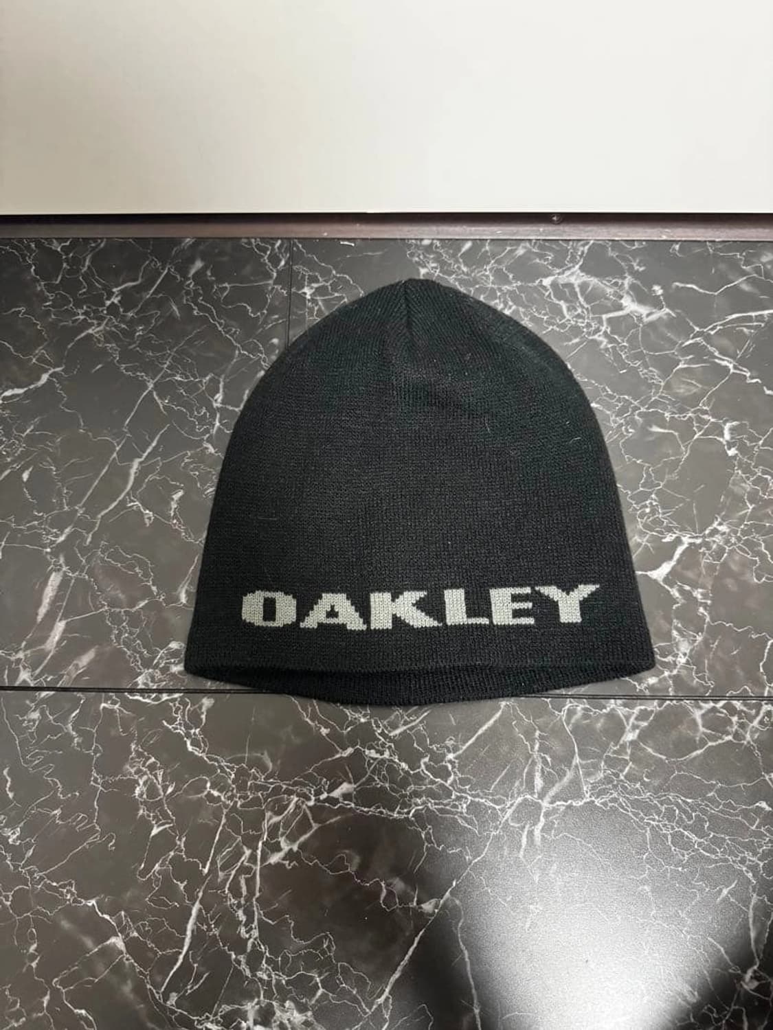 오클리 로고 비니 블랙 상품이미지1
