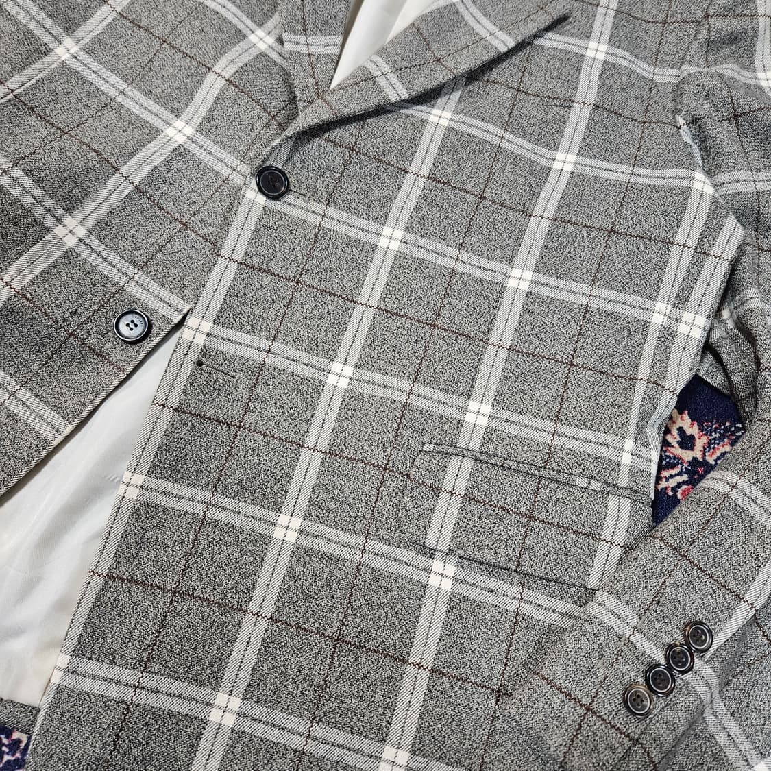 르토로(Sartoro) 울 혼방 그레이 체크 투버튼 블레이져 50size 상품이미지3