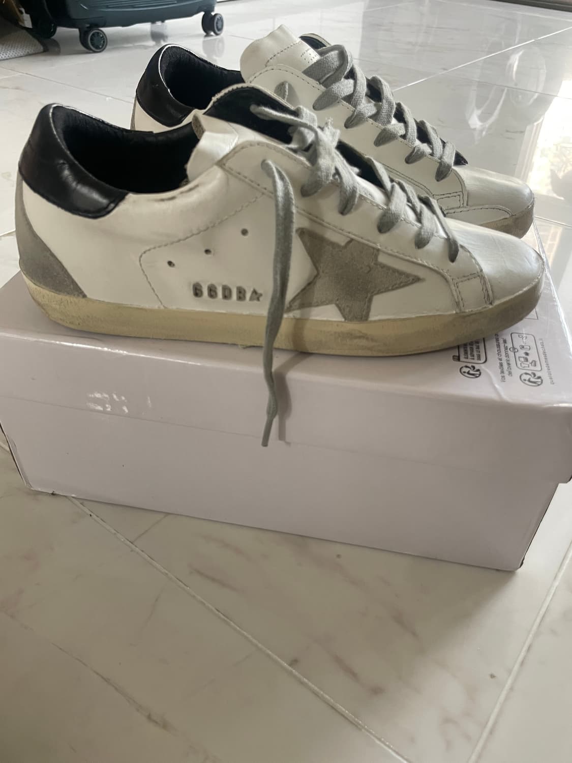 골든구스 슈퍼스타 화이트 블랙탭  37(새제품)미사용품 상품이미지4