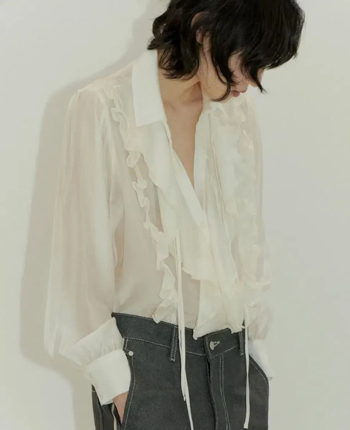 살롱드 서울 러플 페미닌 타이 블라우스 - 아이보리 상품이미지1