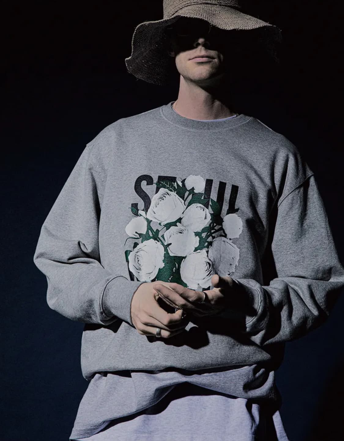 그란투리스모 서울 나이트 플라워 발색 그레이 맨투맨 XL 상품이미지2