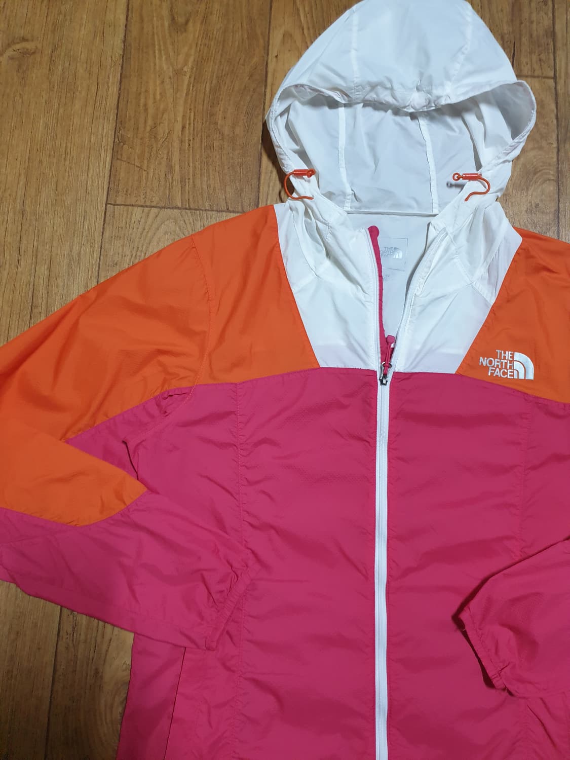 1088 노스페이스 아웃도어 바람막이 95 사이즈입니다 상품이미지4