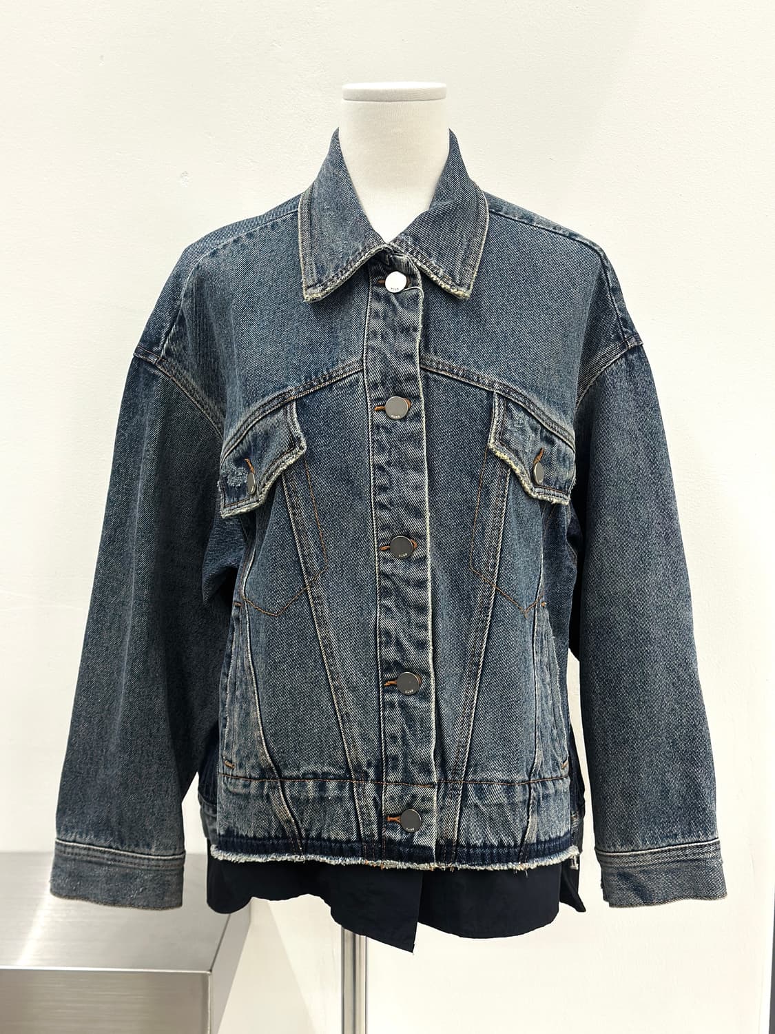 구호 오버사이즈 데님 트러커 자켓  상품이미지1