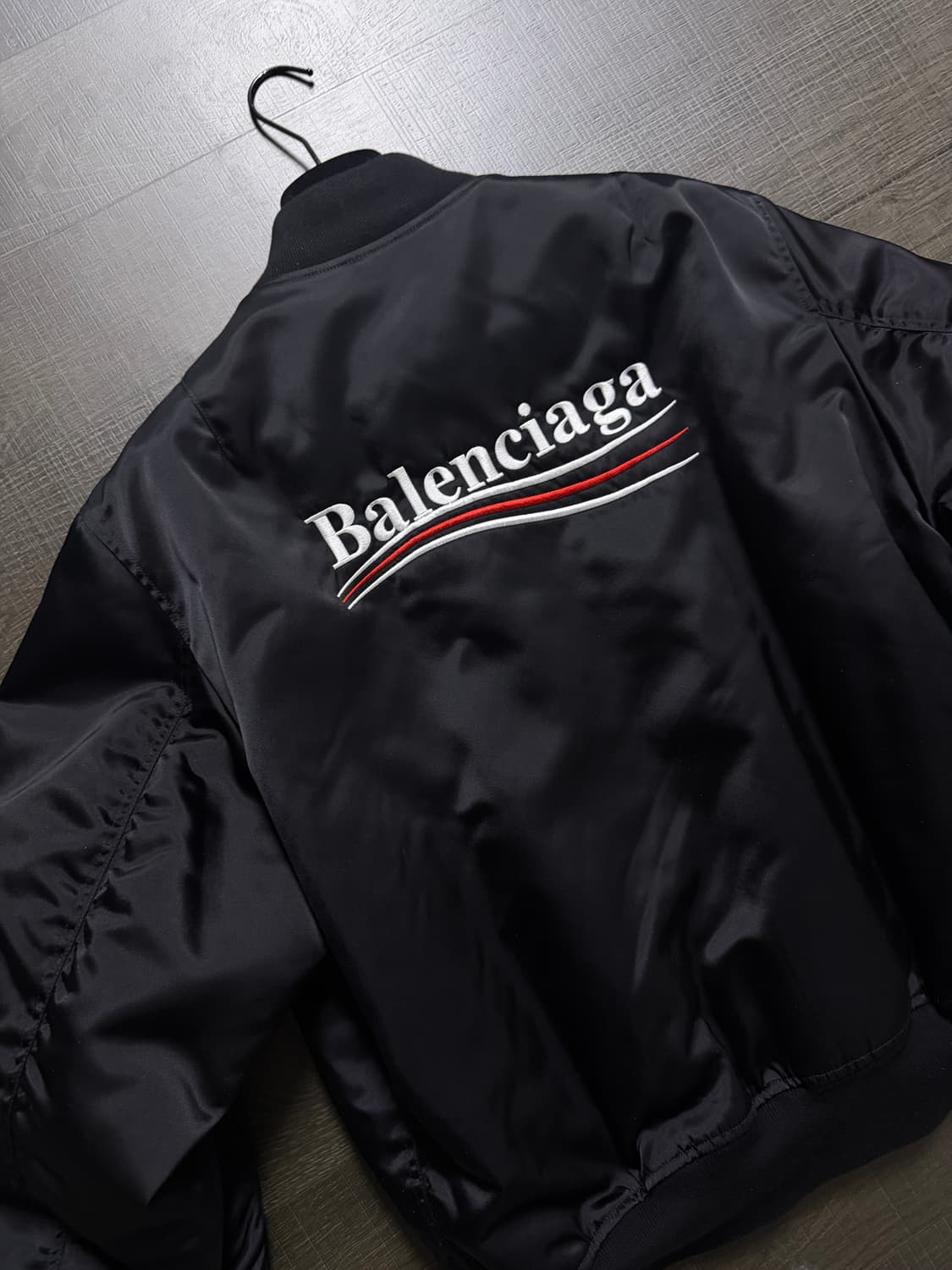 발렌시아가 웨이브로고 봄버 상품이미지1