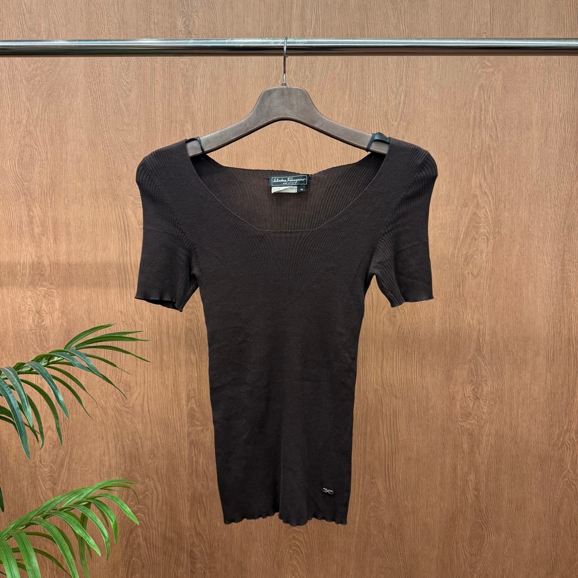 살바토레 페라가모 골지 반팔 니트 티셔츠 스퀘어넥 슬림핏 브라운 상품이미지1