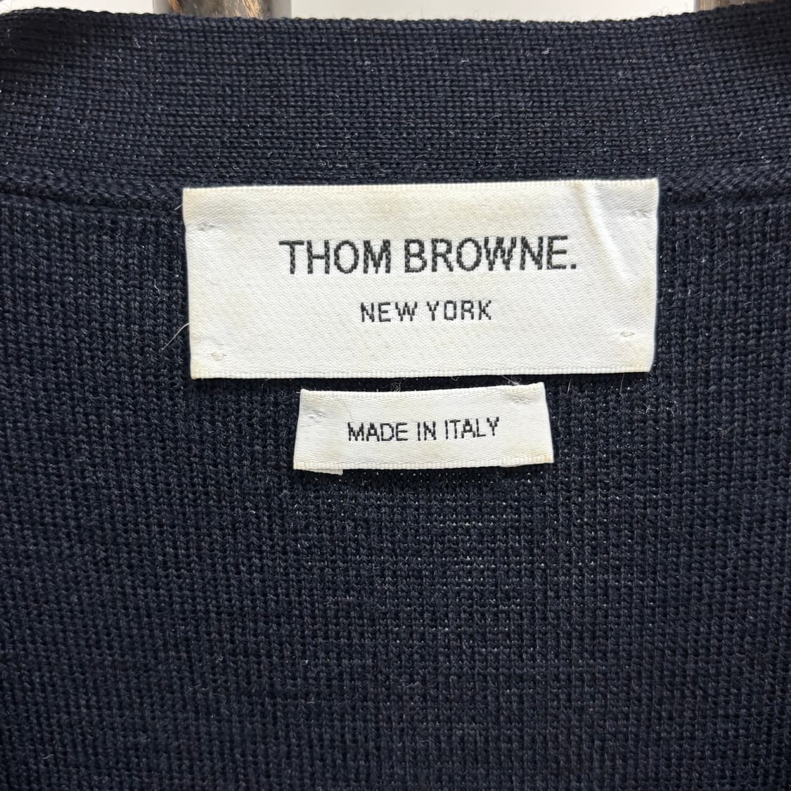 [42]톰브라운 사선완장 밀라노스티치 금장 가디건 상품이미지3