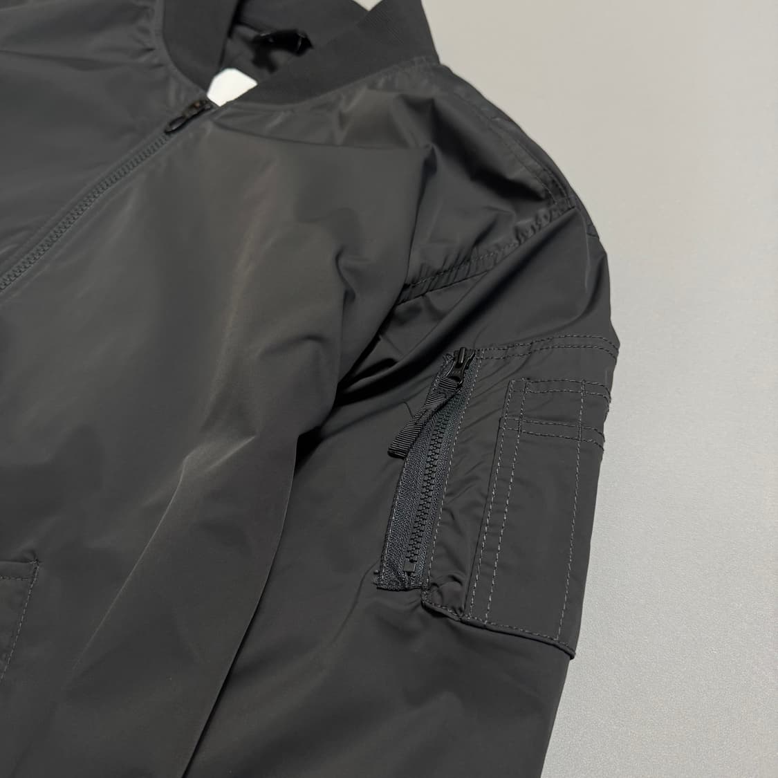 오클리(OAKLEY) 차콜컬러 폴리에스터 논칼라 쉘 플라이트 자켓 상품이미지4