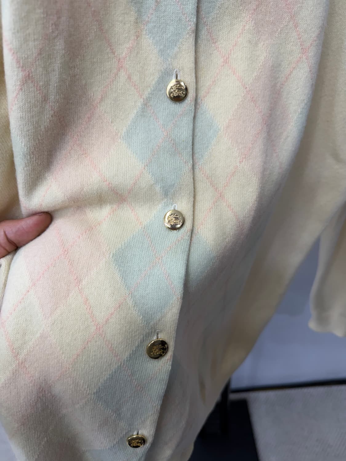 정품) 버버리 아가일 금장버튼 가디건 44 상품이미지4