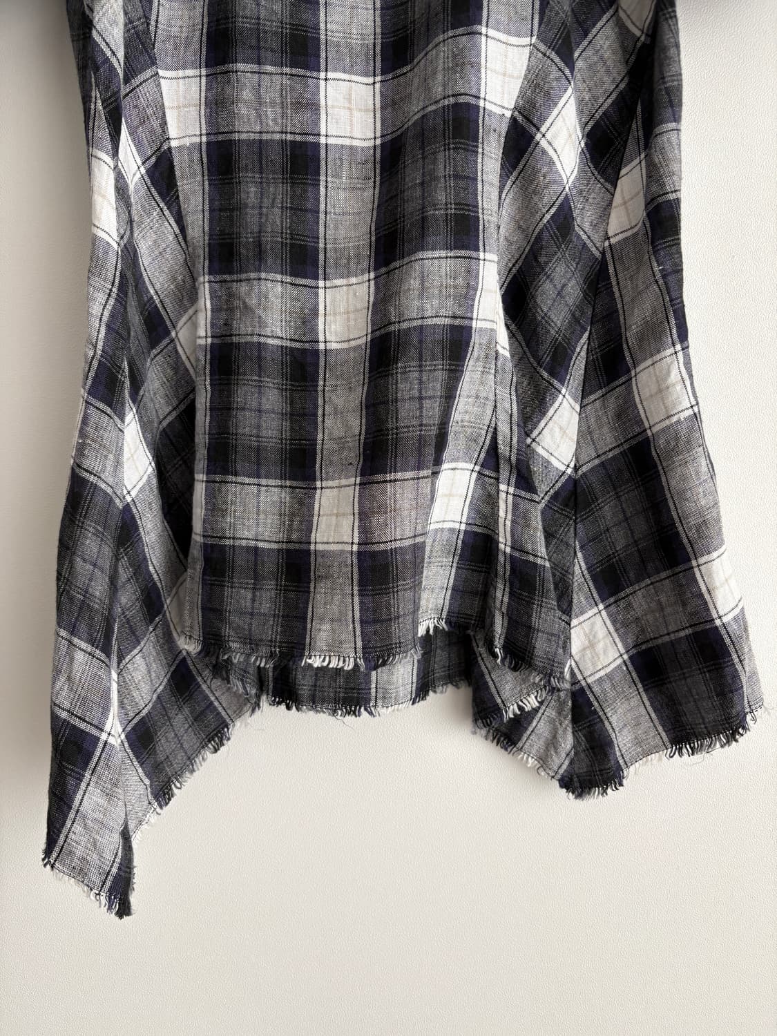 이자벨마랑 퍼프소매 언발 체크 린넨 블라우스 0 상품이미지8