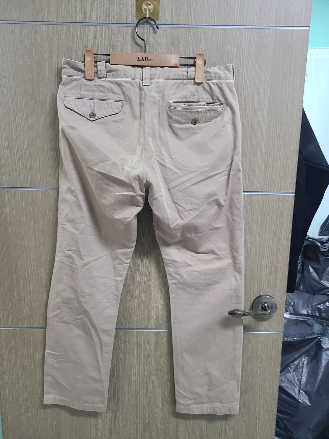 월리스 앤 반스 베이지 색상 치노바지 상품이미지3