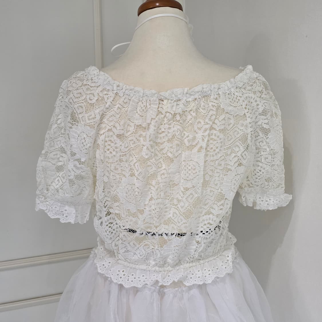 유럽빈티지 화이트 히메갸루 모리걸 펀칭니트 크롭 오프숄더 블라우스 상품이미지2