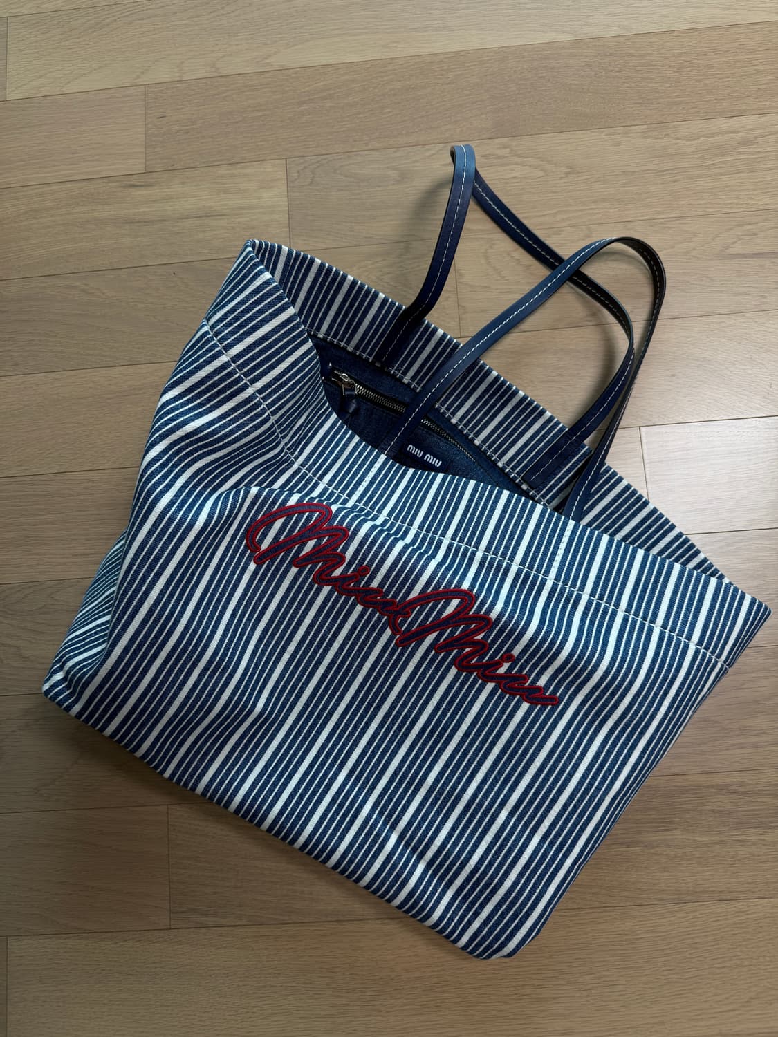 [os] 미우미우 프린트 데님 토트백 상품이미지1