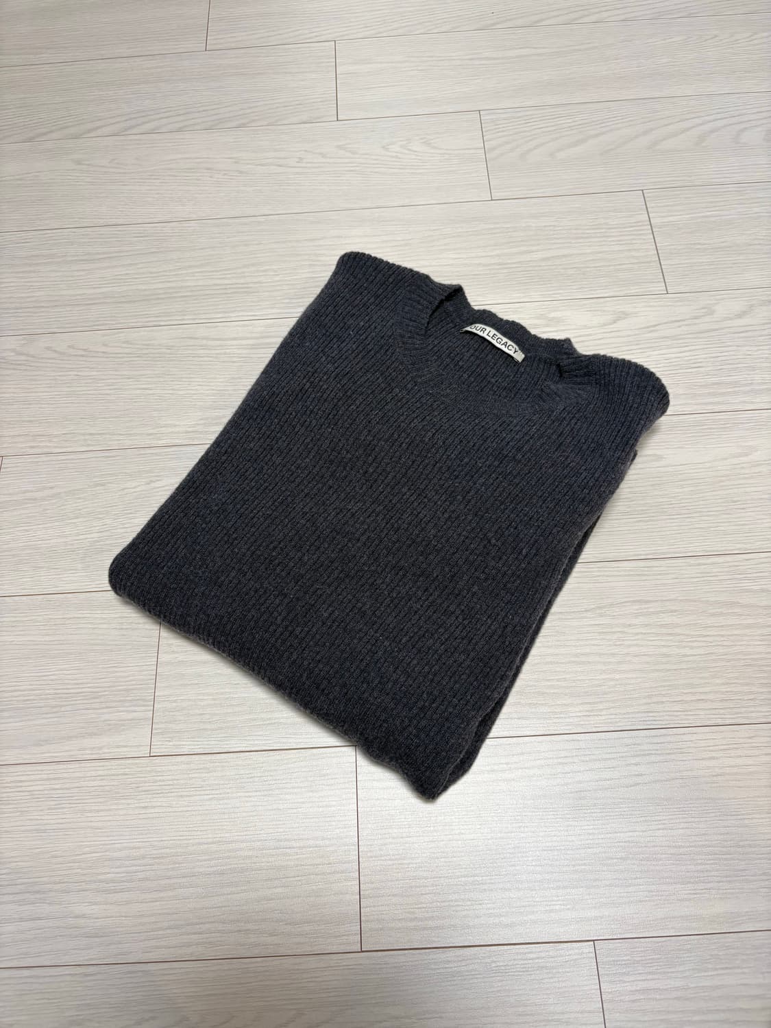 아워레가시 컴팩트 라운드넥 니트 챠콜 48(95-100) 상품이미지3