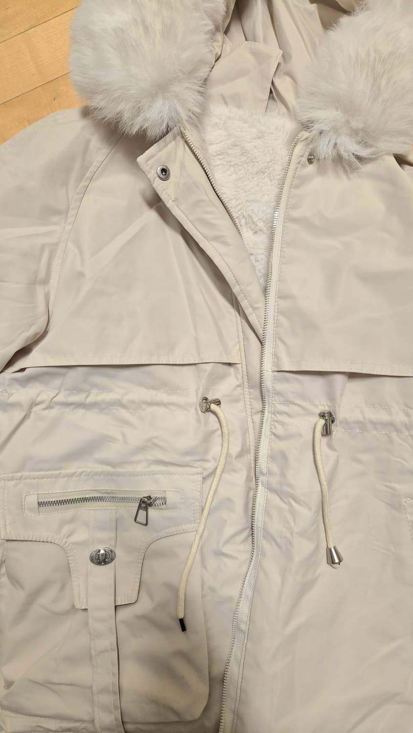 급처/새상품급)온마이원 윈터 퍼 버클 포켓 스트링 패딩 아이보리 상품이미지10