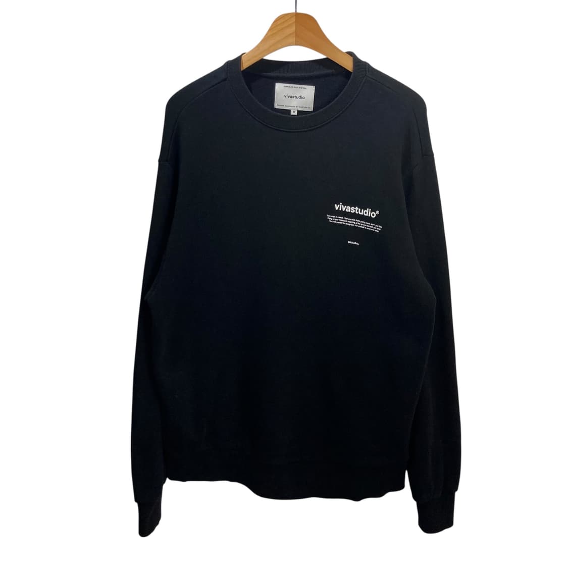 비바스튜디오 블랙 맨투맨 상품이미지2