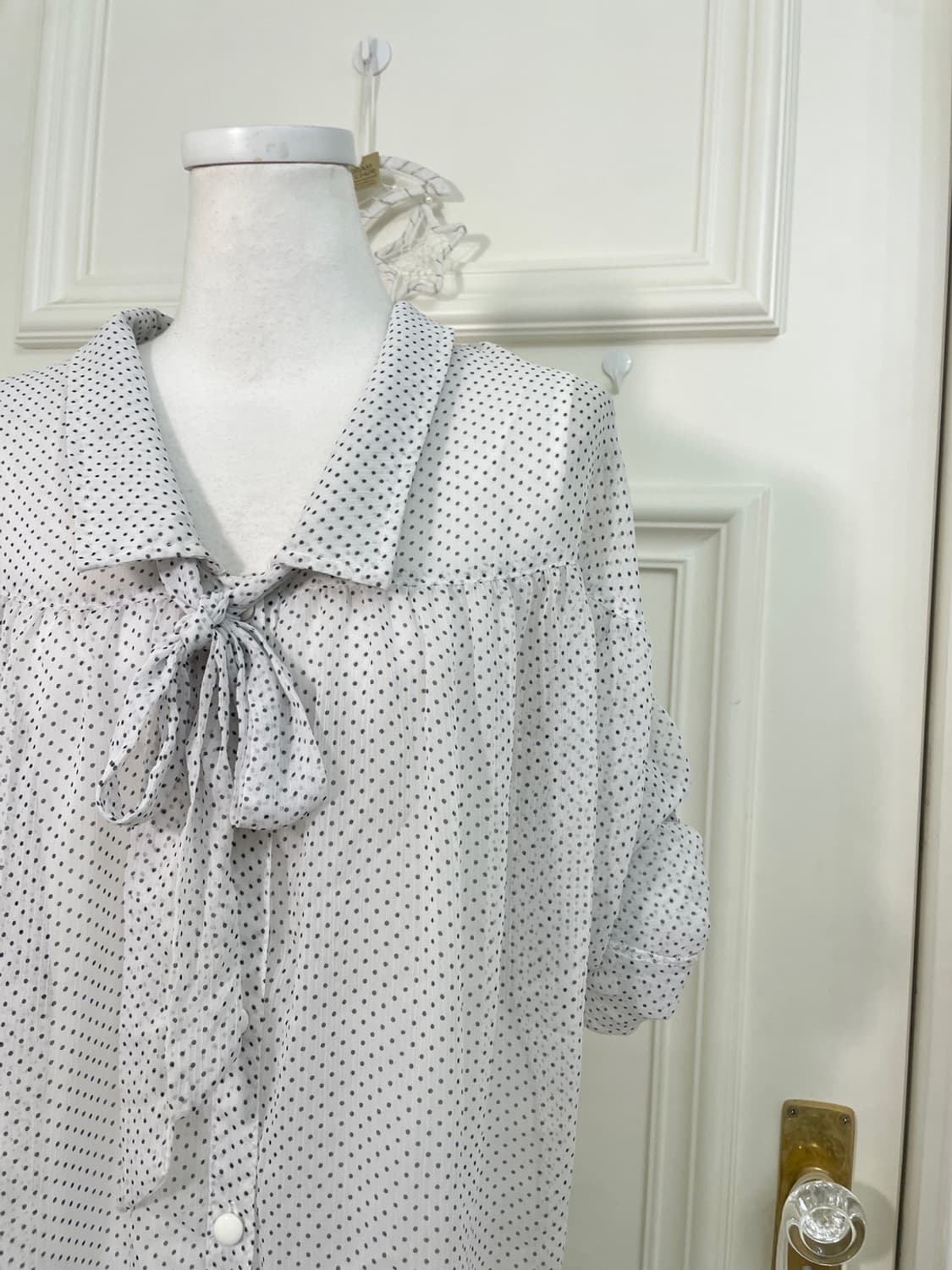 white dot shirring bow blouse 상품이미지6