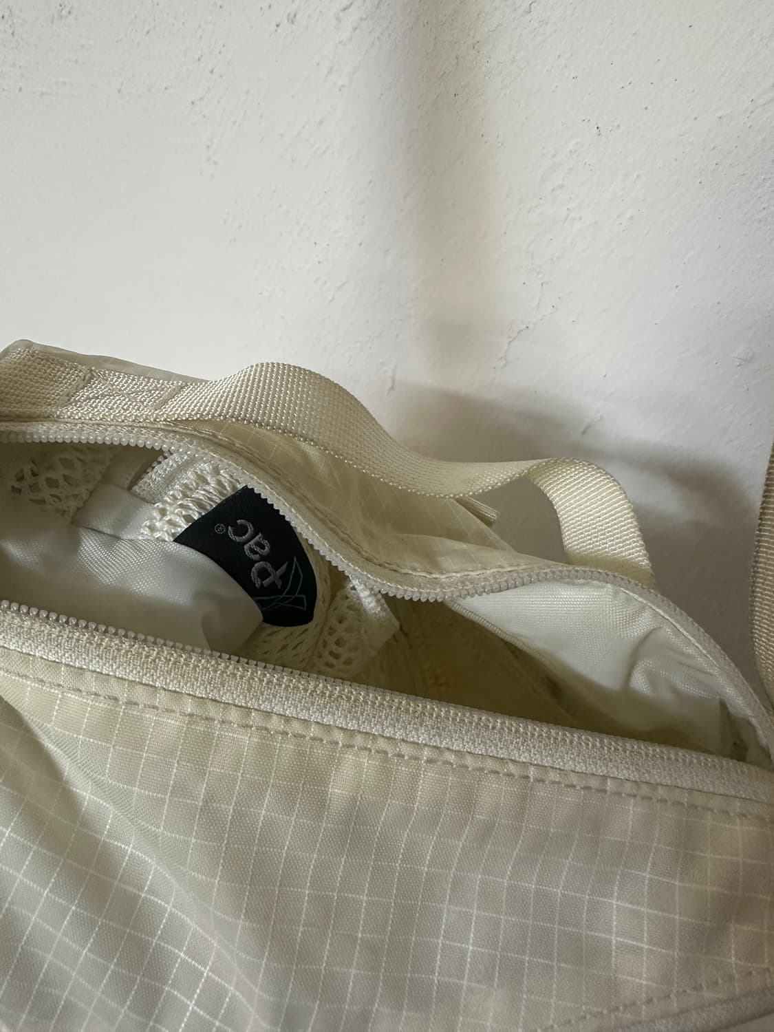 슈프림 23FW 스포티 숄더백 상품이미지3