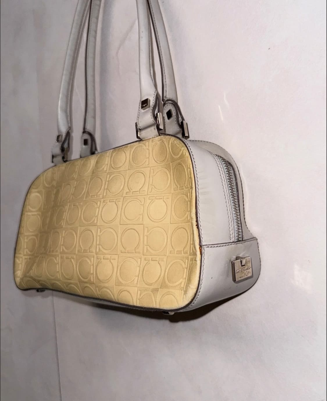 Salvatore Ferragamo ivory shoulder bag 상품이미지4