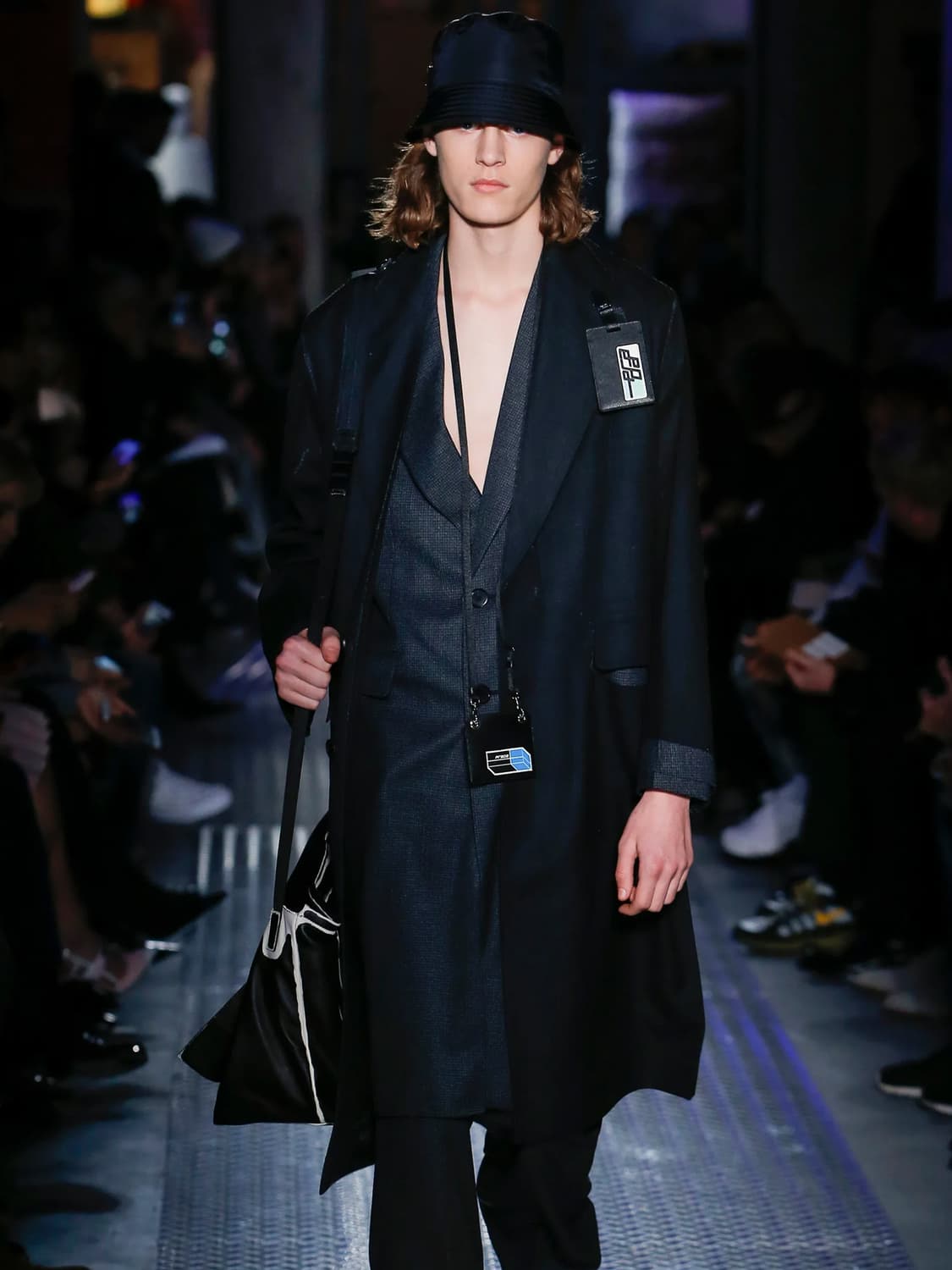 프라다 18aw 로고 패치 체스터필드 코트 상품이미지2